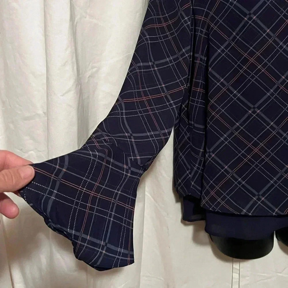 Lauren Conrad Women's Sz M Sheer Blouse V-Neck Navy Plaid Back Lace Bell Sleeve - Picture 3 of 6